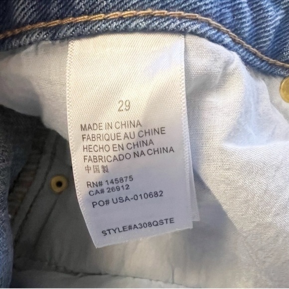 Amuse Society Stella Mid-rise Jeans Light Blue Tapered Button Fly Size 29 NEW - Picture 9 of 10